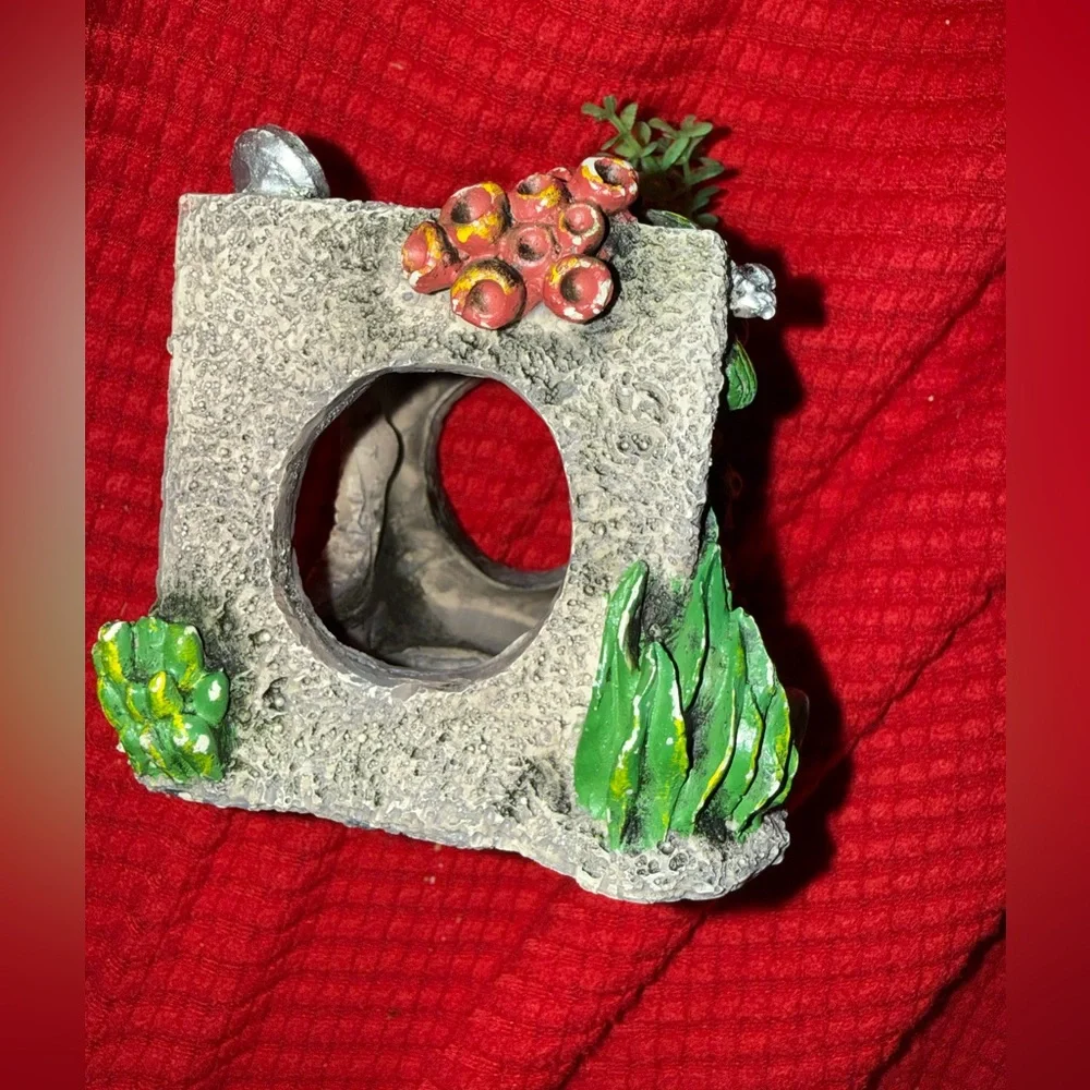 Aquarium decor mimic a rock formation with fakeplants and coral 3 inches wide